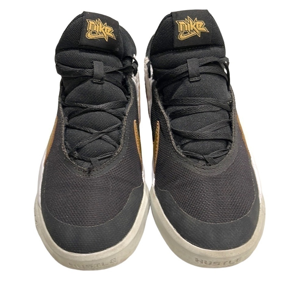 NIKE Hustle D 10 Big Kids Basketball Shoes Sneakers SZ 5Y black gold - Picture 2 of 9